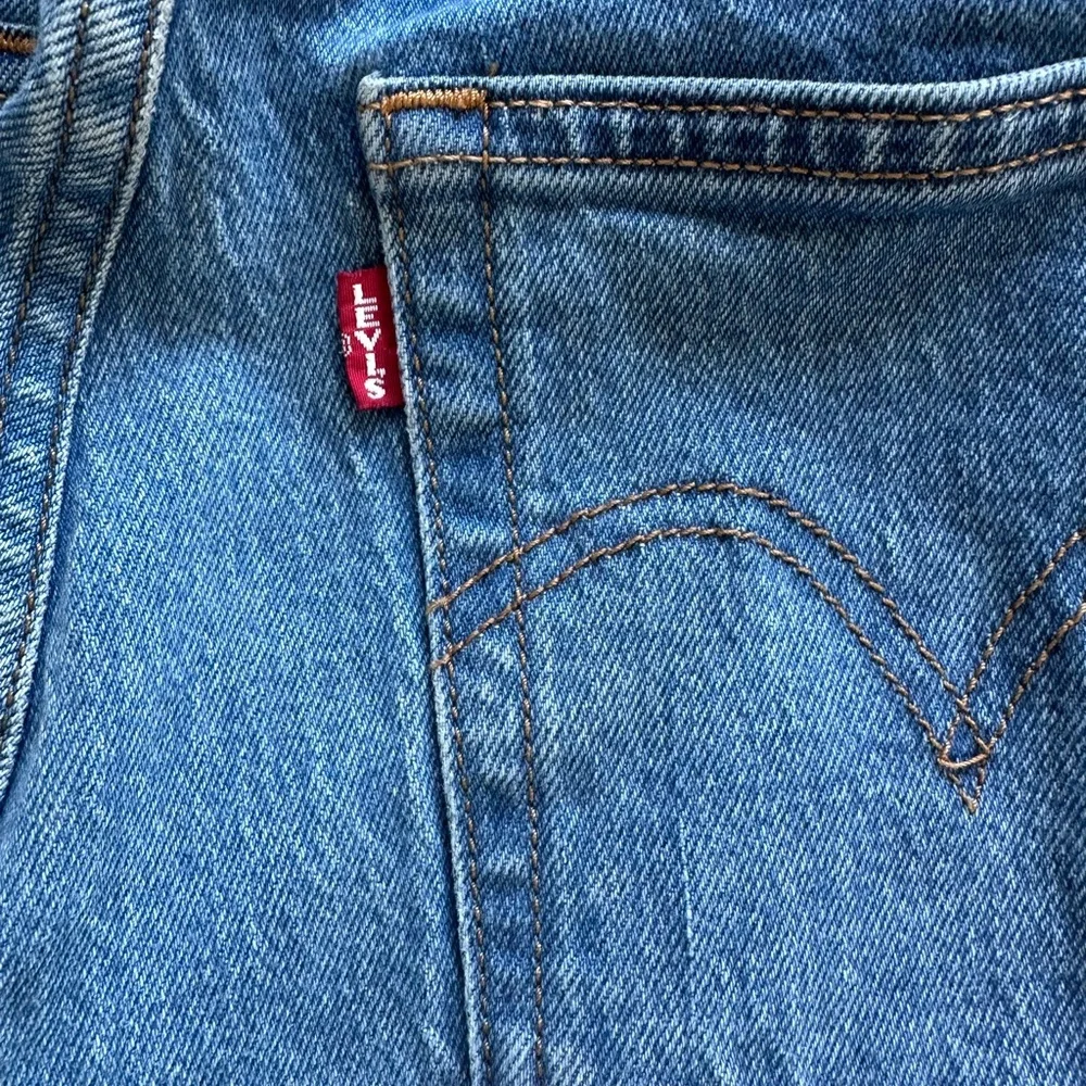 Levi’s Wedgie Size 28 - Picture 7 of 9
